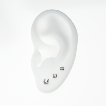 Invictus Threadless Prong CZ